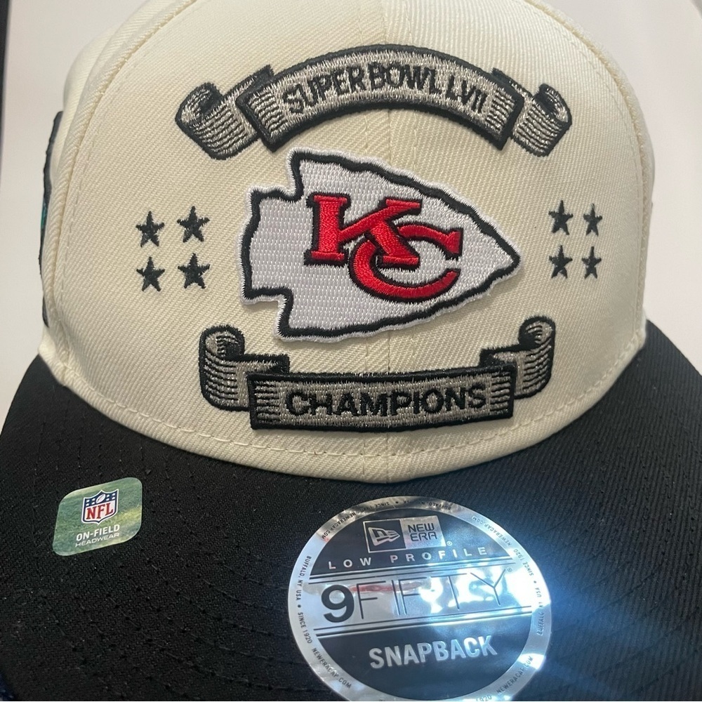 New Era Men's Cream Kansas City Chiefs Super Bowl LVII Champions Hat - Picture 3 of 4